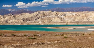 Kirgistan,Ödland am Toktogul Stausee