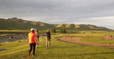 Abendstimmunng am Fluss in der zentralen Mongolei