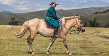 Mongolei - Nomadenjunge traditionell