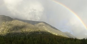 Regenbogen beim Wandern auf der Kolahalbinsel
