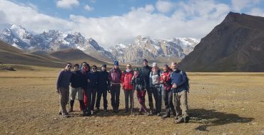 Gruppenfoto im Ak Sai Hochtal