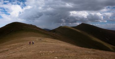 Über die Bergrücken